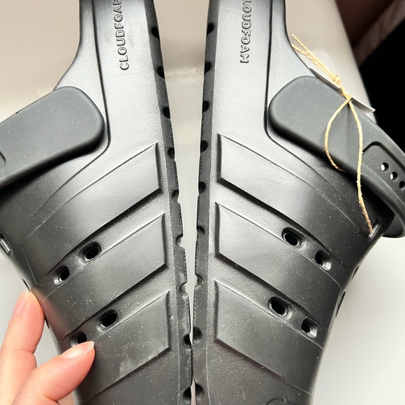 Adidas Adilette 2.0 Black Slip-On Clogs - Picture 3 of 7